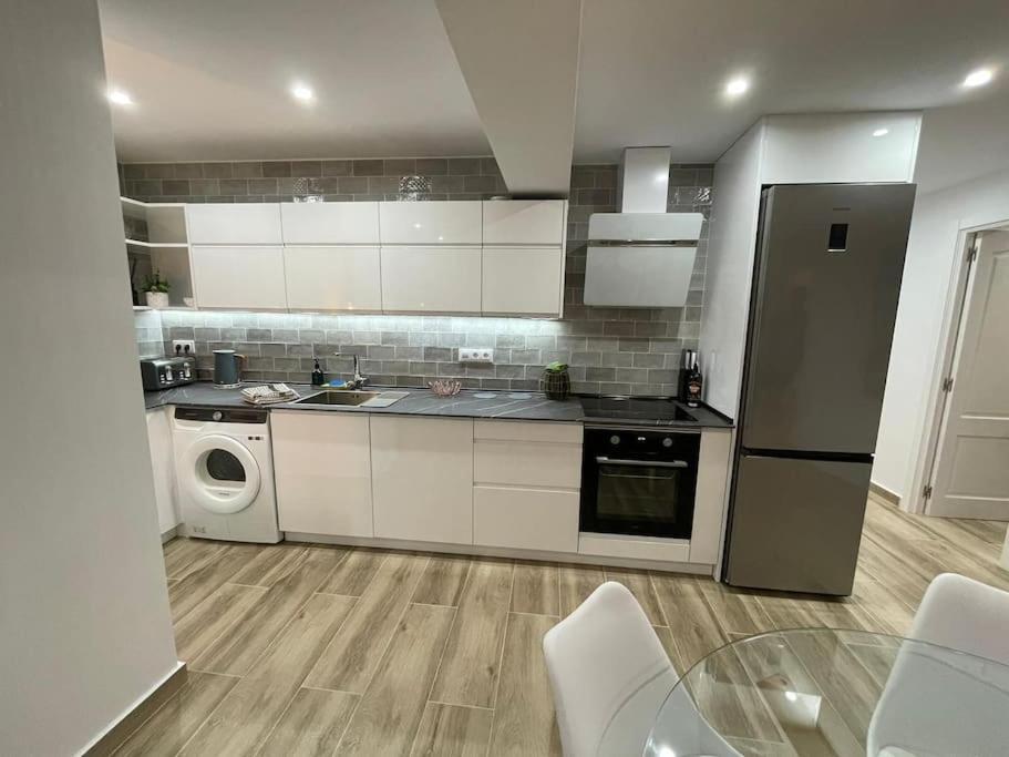 Waterfront 3 Bed Apartment, 90M From The Beach Platja de Larenal Buitenkant foto
