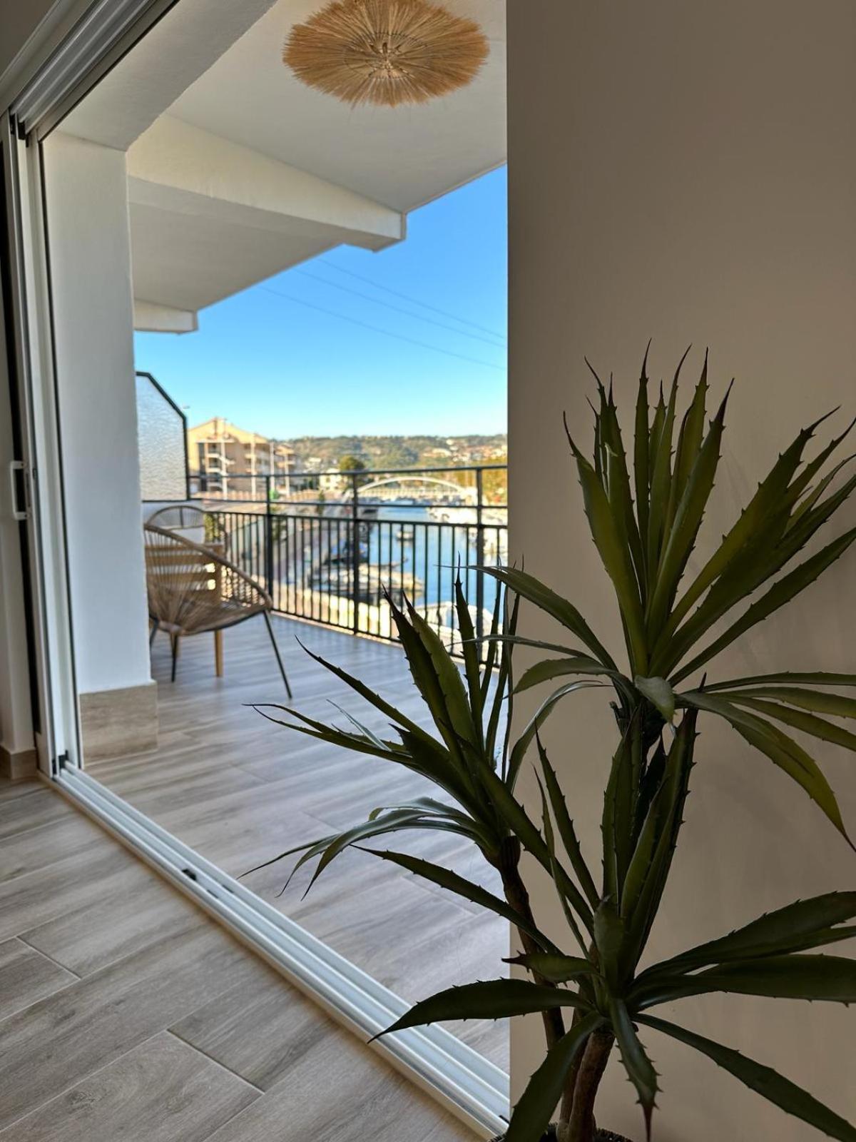 Waterfront 3 Bed Apartment, 90M From The Beach Platja de Larenal Buitenkant foto
